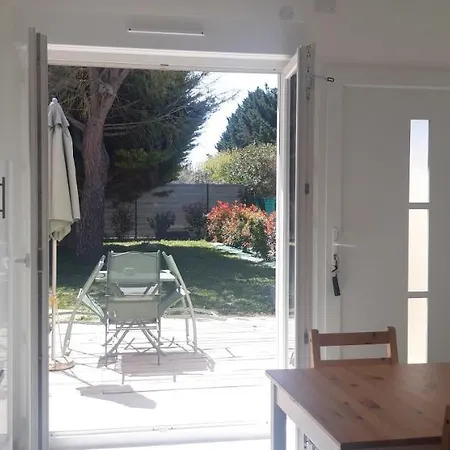 Charme Provencal - T2 Terrasse Et Piscine Estivale Apartman