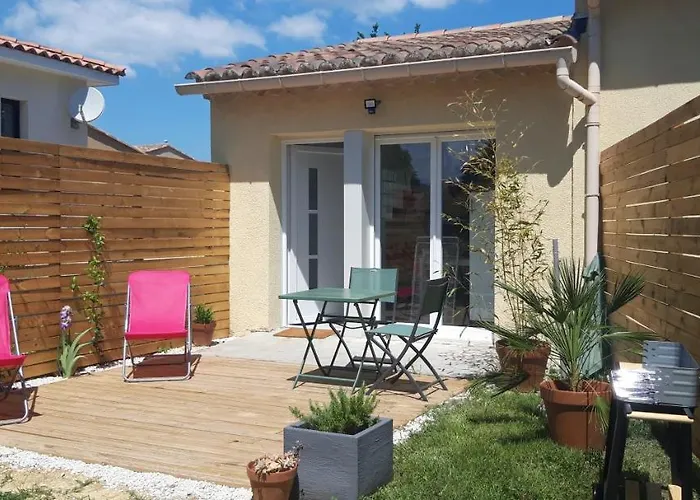 Charme Provencal - T2 Terrasse Et Piscine Estivale * Blauzac (Gard)